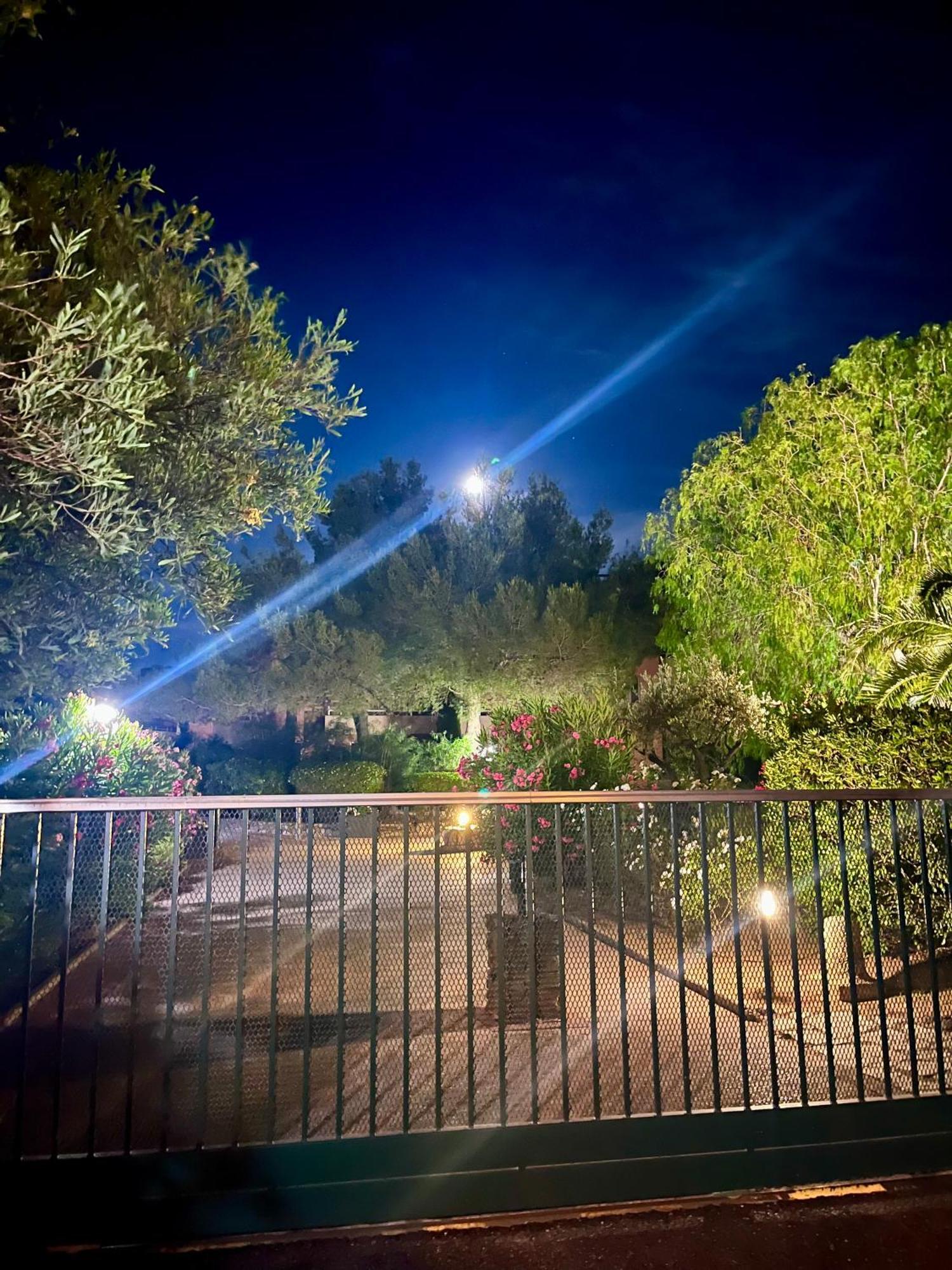 Private Garden In Center Of Saint Tropez Leilighet Eksteriør bilde